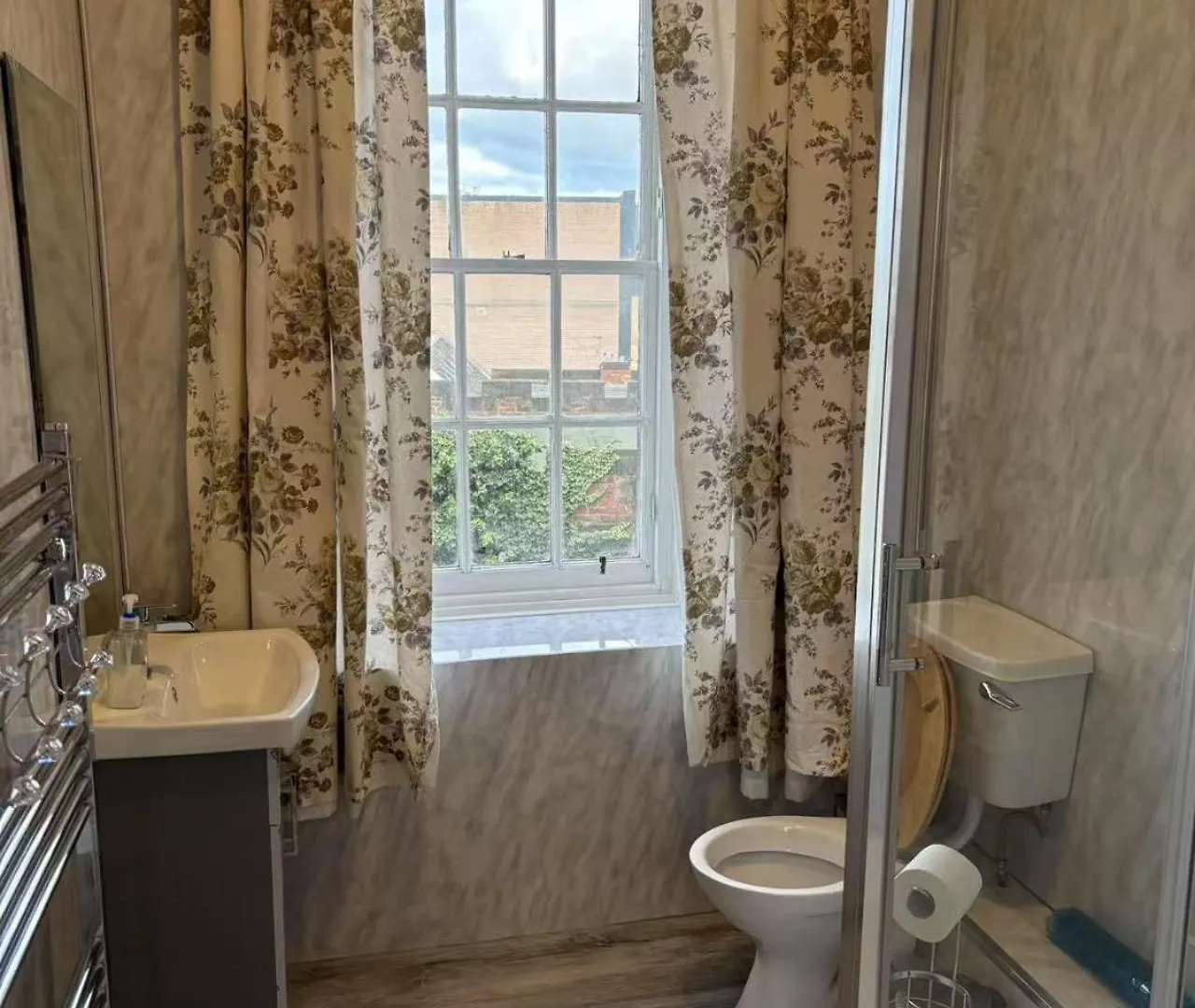 City Centre En-Suite Room Edinburgh Homestay